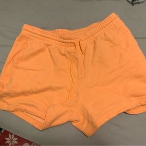 XL ARITZIA 3 INCH COZY BOYFRIEND SHORT GD APRICOT CHIFFON TNA
